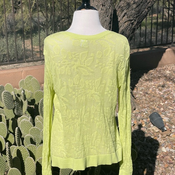 CABI - KNIT SWEATER - Picture 2 of 4